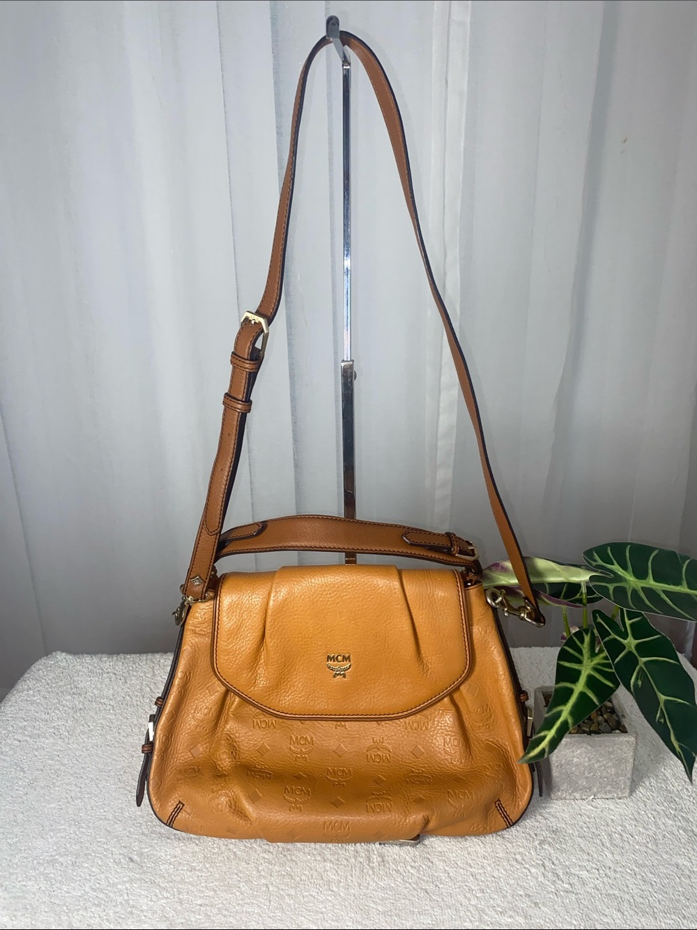 GUC MCM Tan Leather Shoulder Bag